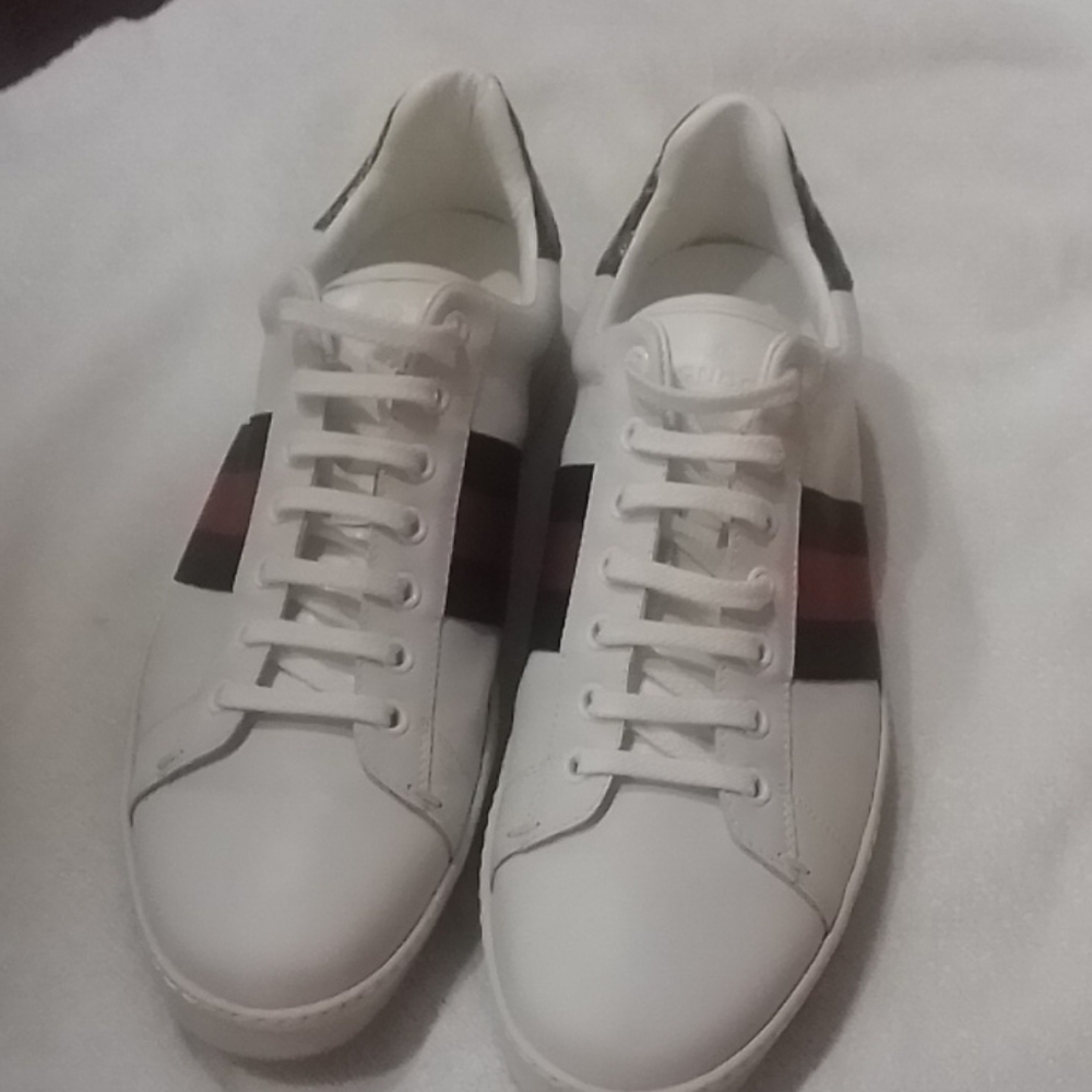 Sneakers - Picture 4 of 5